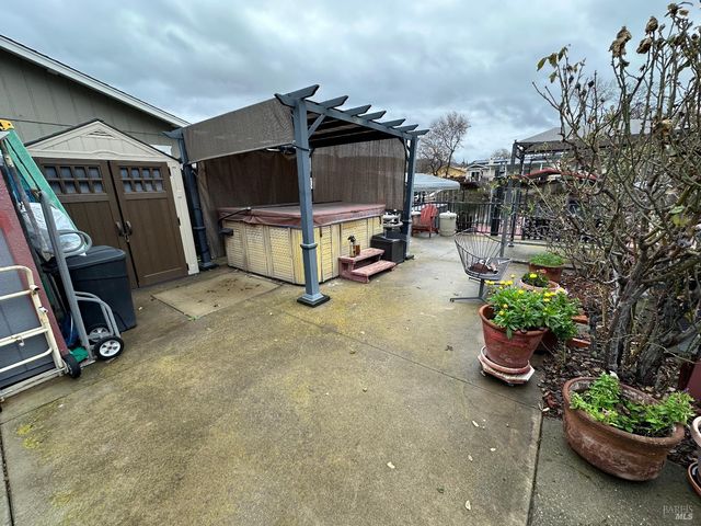 554 Keys Blvd, Clearlake Oaks, CA 95423