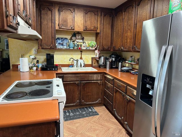 554 Keys Blvd, Clearlake Oaks, CA 95423