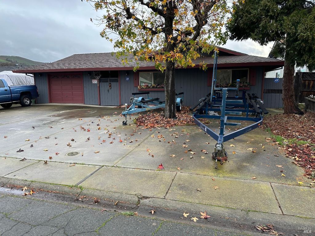 554 Keys Blvd, Clearlake Oaks, CA 95423