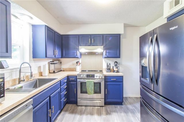 808 SE 19th Street, Oak Grove, MO 64075