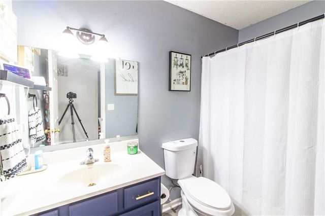 808 SE 19th Street, Oak Grove, MO 64075