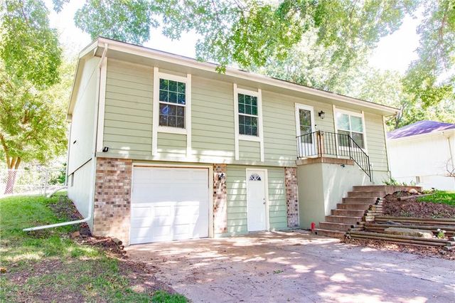 808 SE 19th Street, Oak Grove, MO 64075