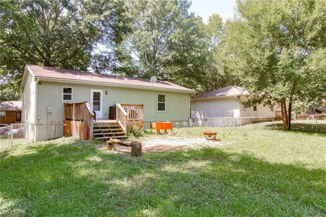 808 SE 19th Street, Oak Grove, MO 64075
