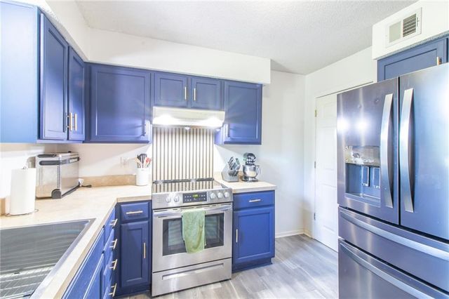 808 SE 19th Street, Oak Grove, MO 64075