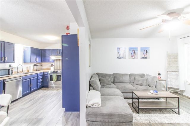 808 SE 19th Street, Oak Grove, MO 64075