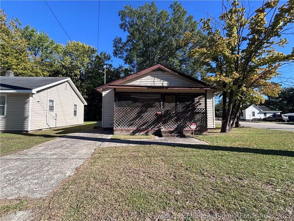 1000 N King Avenue, Dunn, NC 28334 — exterior