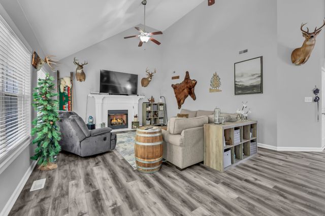 79 West Dr, Clarksville, TN 37040