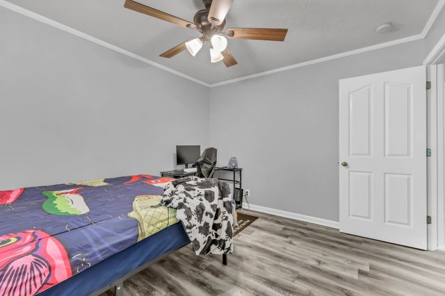 79 West Dr, Clarksville, TN 37040