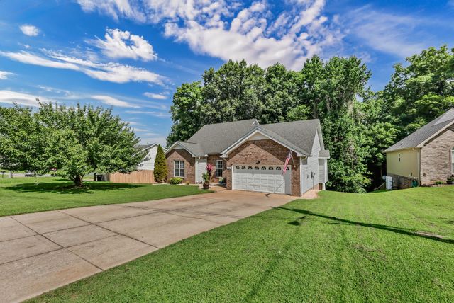 79 West Dr, Clarksville, TN 37040