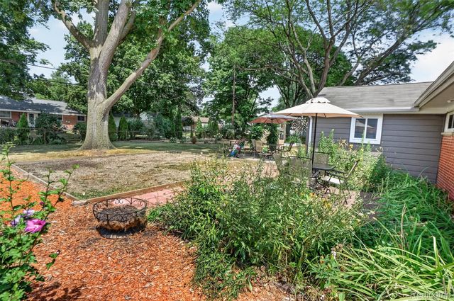 41008 Hollydale, Novi, MI 48375