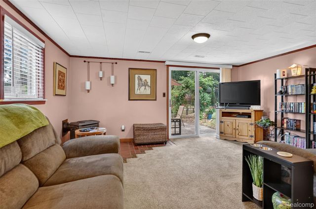 41008 Hollydale, Novi, MI 48375