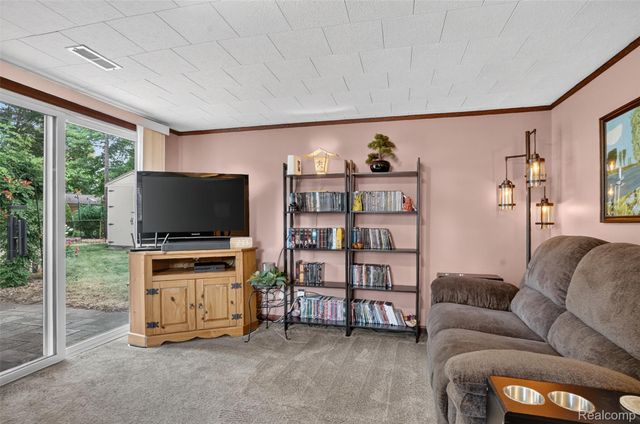 41008 Hollydale, Novi, MI 48375