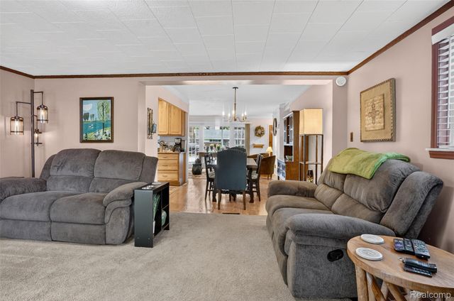 41008 Hollydale, Novi, MI 48375