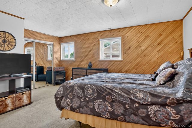 41008 Hollydale, Novi, MI 48375