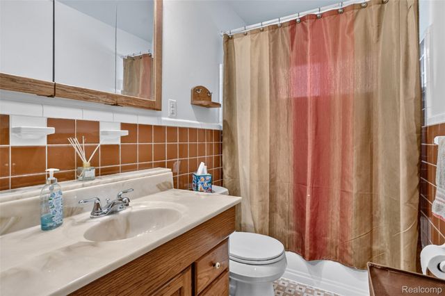 41008 Hollydale, Novi, MI 48375
