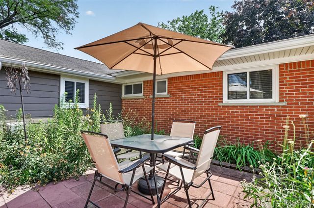 41008 Hollydale, Novi, MI 48375
