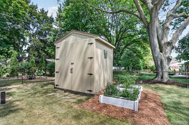 41008 Hollydale, Novi, MI 48375