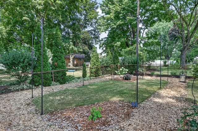 41008 Hollydale, Novi, MI 48375