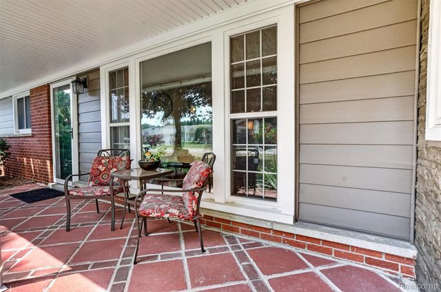 41008 Hollydale, Novi, MI 48375