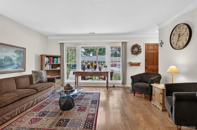 41008 Hollydale, Novi, MI 48375