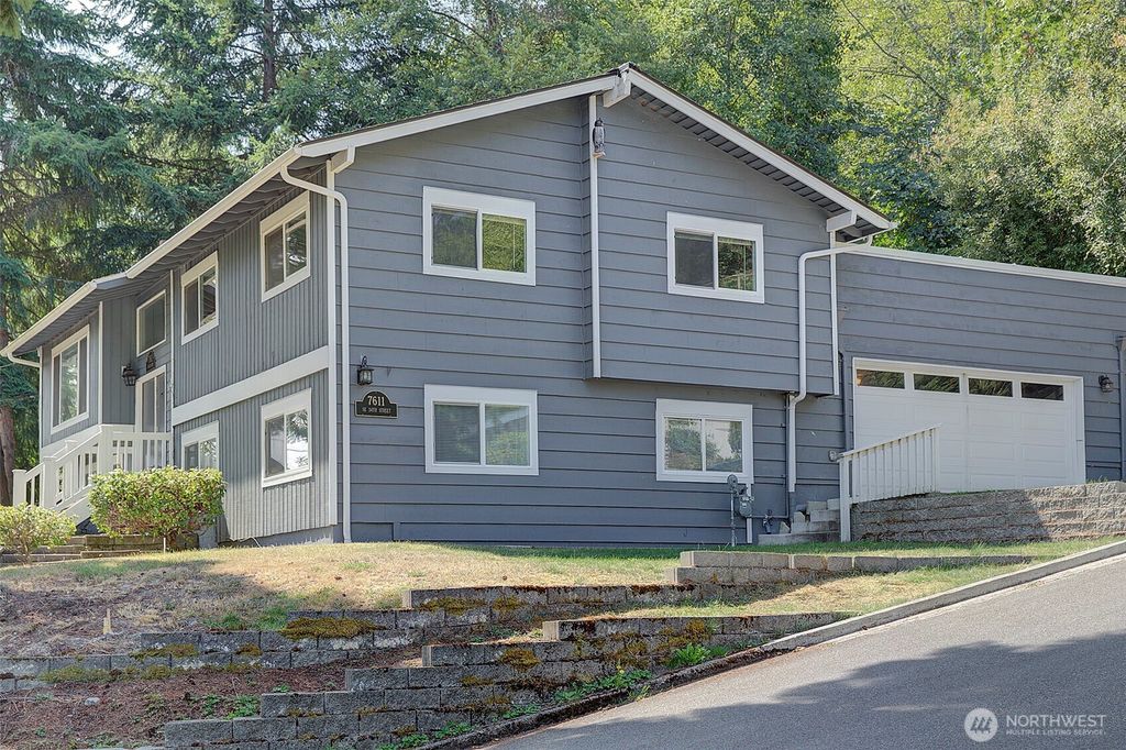 7611 SE 34th Street, Mercer Island, WA 98040