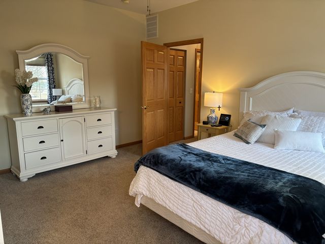 16300 Crescent Lake Drive, Crest Hill, IL 60403