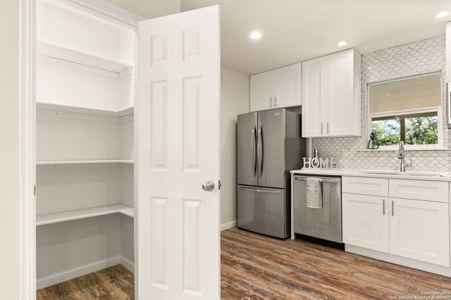 1231 Lavaca, Canyon Lake, TX 78133