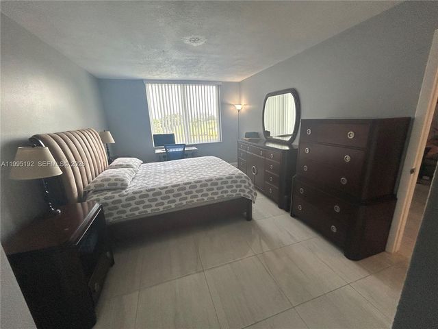 8900 Washington Boulevard 405A, Pembroke Pines, FL 33025