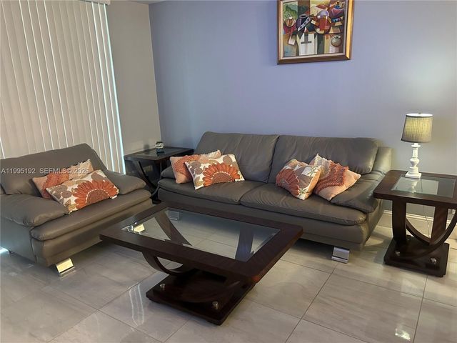 8900 Washington Boulevard 405A, Pembroke Pines, FL 33025