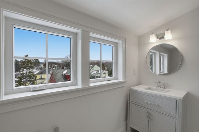 34 Bow St, Lexington, MA 02420