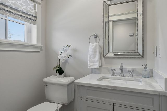 34 Bow St, Lexington, MA 02420