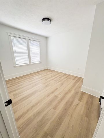 35 Yale St 35, Medford, MA 02155