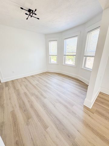 35 Yale St 35, Medford, MA 02155