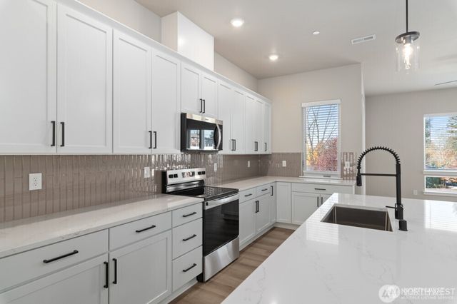 6609 S 128th Street, Seattle, WA 98178
