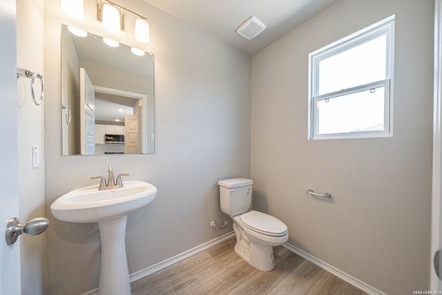 304 W MARTINDALE ST, Seguin, TX 78155