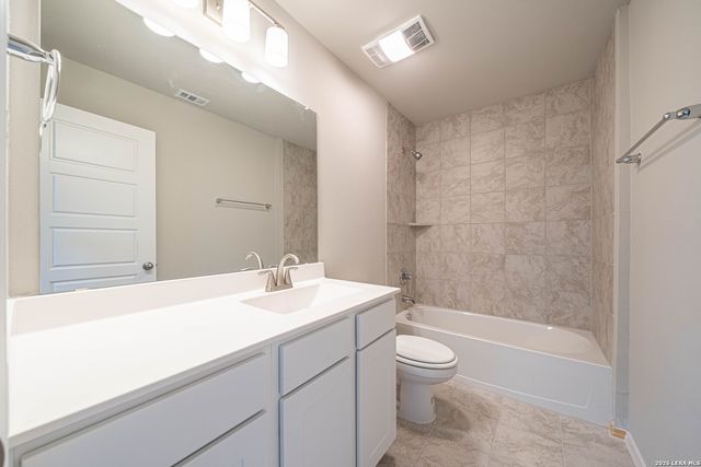 304 W MARTINDALE ST, Seguin, TX 78155