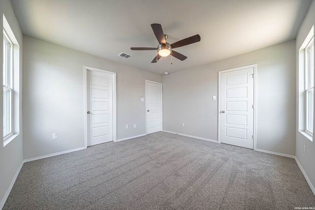 304 W MARTINDALE ST, Seguin, TX 78155