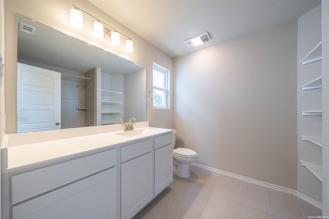 304 W MARTINDALE ST, Seguin, TX 78155