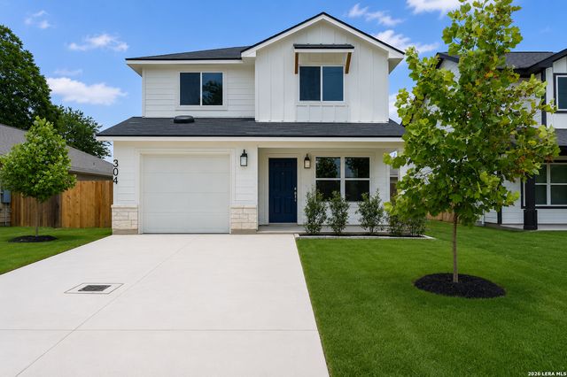 304 W MARTINDALE ST, Seguin, TX 78155