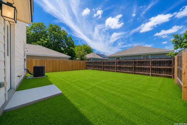 304 W MARTINDALE ST, Seguin, TX 78155