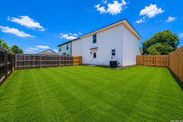 304 W MARTINDALE ST, Seguin, TX 78155
