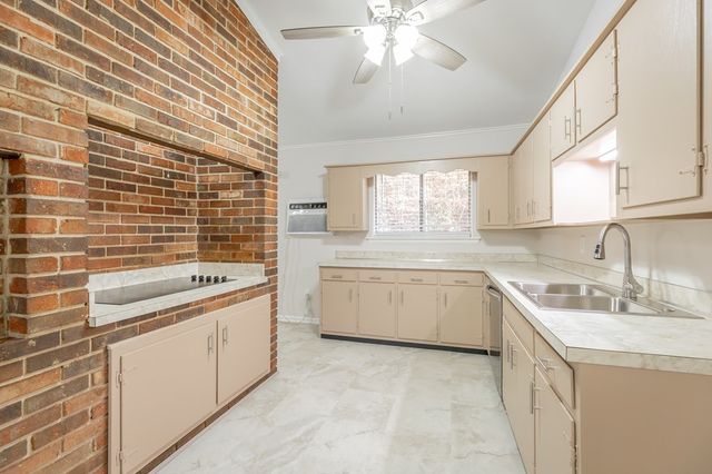 230 NE Indian Dr, Dalton, GA 30721