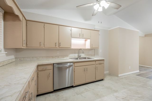 230 NE Indian Dr, Dalton, GA 30721