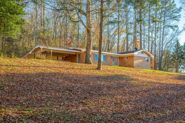 230 NE Indian Dr, Dalton, GA 30721