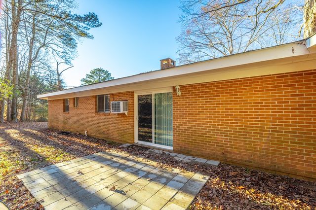 230 NE Indian Dr, Dalton, GA 30721