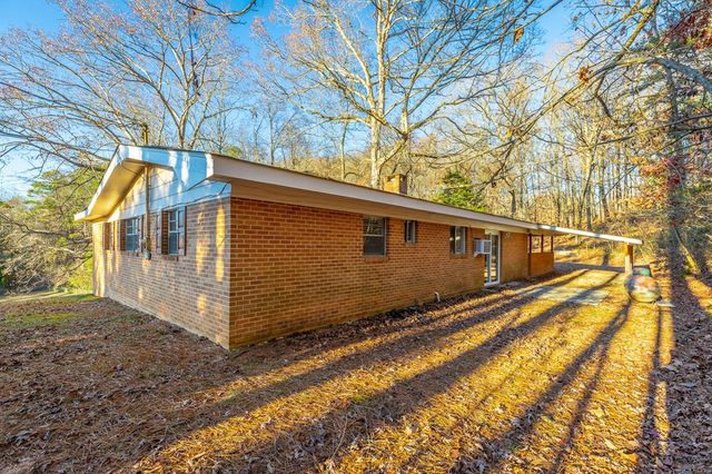 230 NE Indian Dr, Dalton, GA 30721