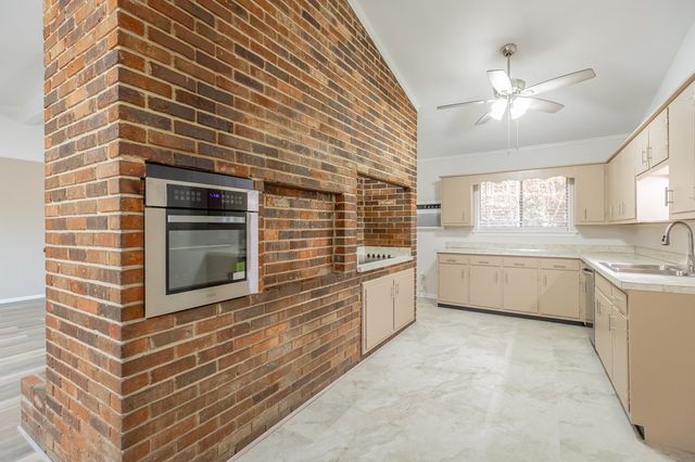 230 NE Indian Dr, Dalton, GA 30721