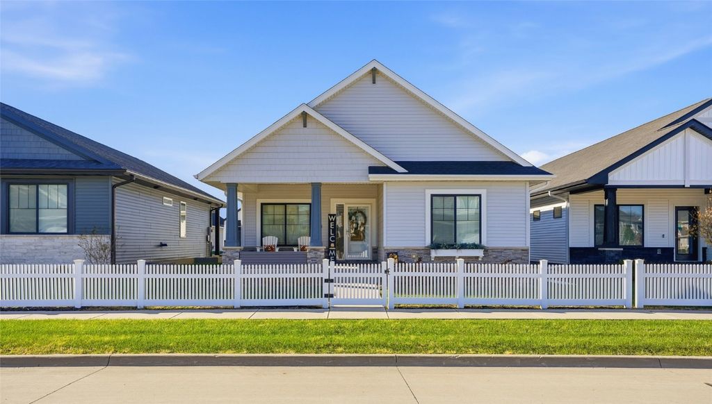 762 Clover Hill Drive, North Liberty, IA 52317