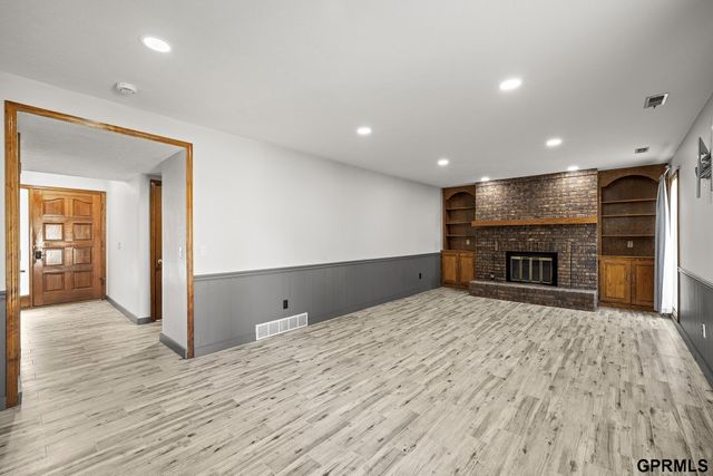 3728 Schuemann Drive, Bellevue, NE 68123