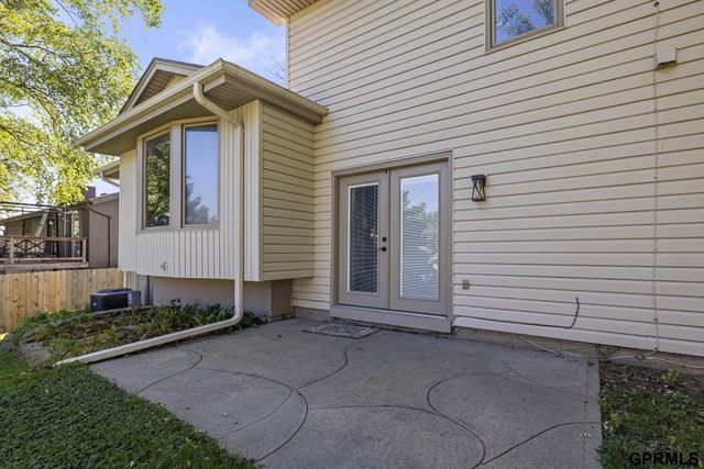 3728 Schuemann Drive, Bellevue, NE 68123